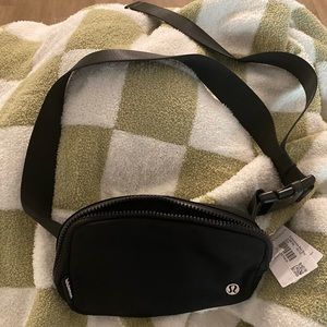 LULULEMON EVERYWHERE BELT BAG